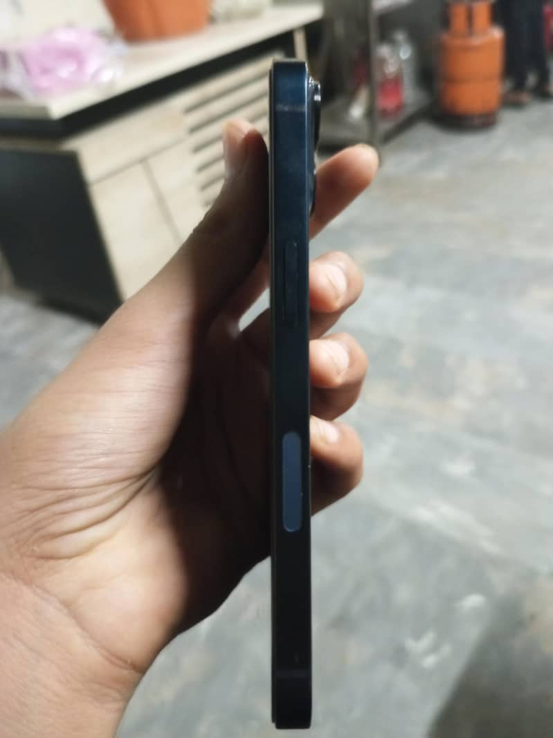 Apple iPhone 13 1