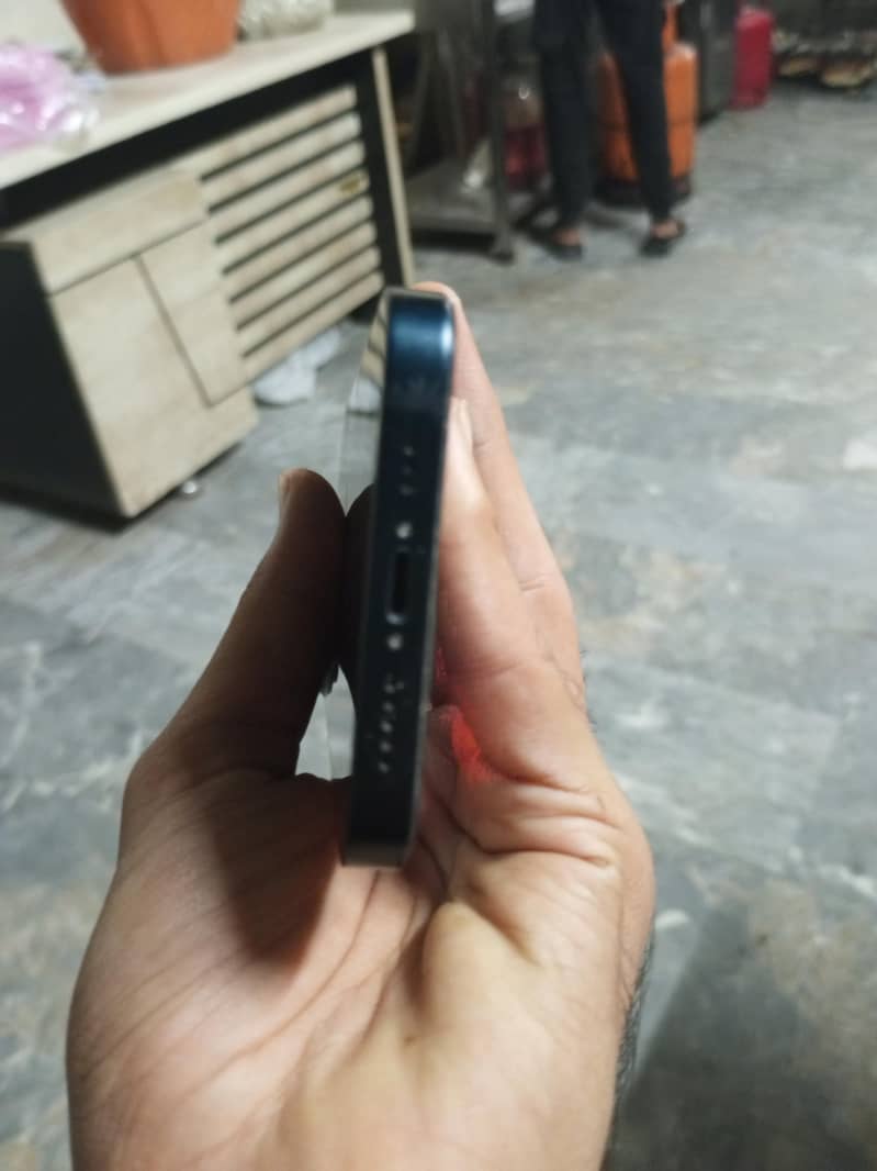 Apple iPhone 13 5