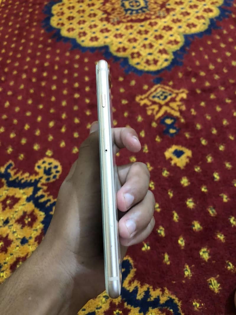 Apple iPhone 8 Plus 3