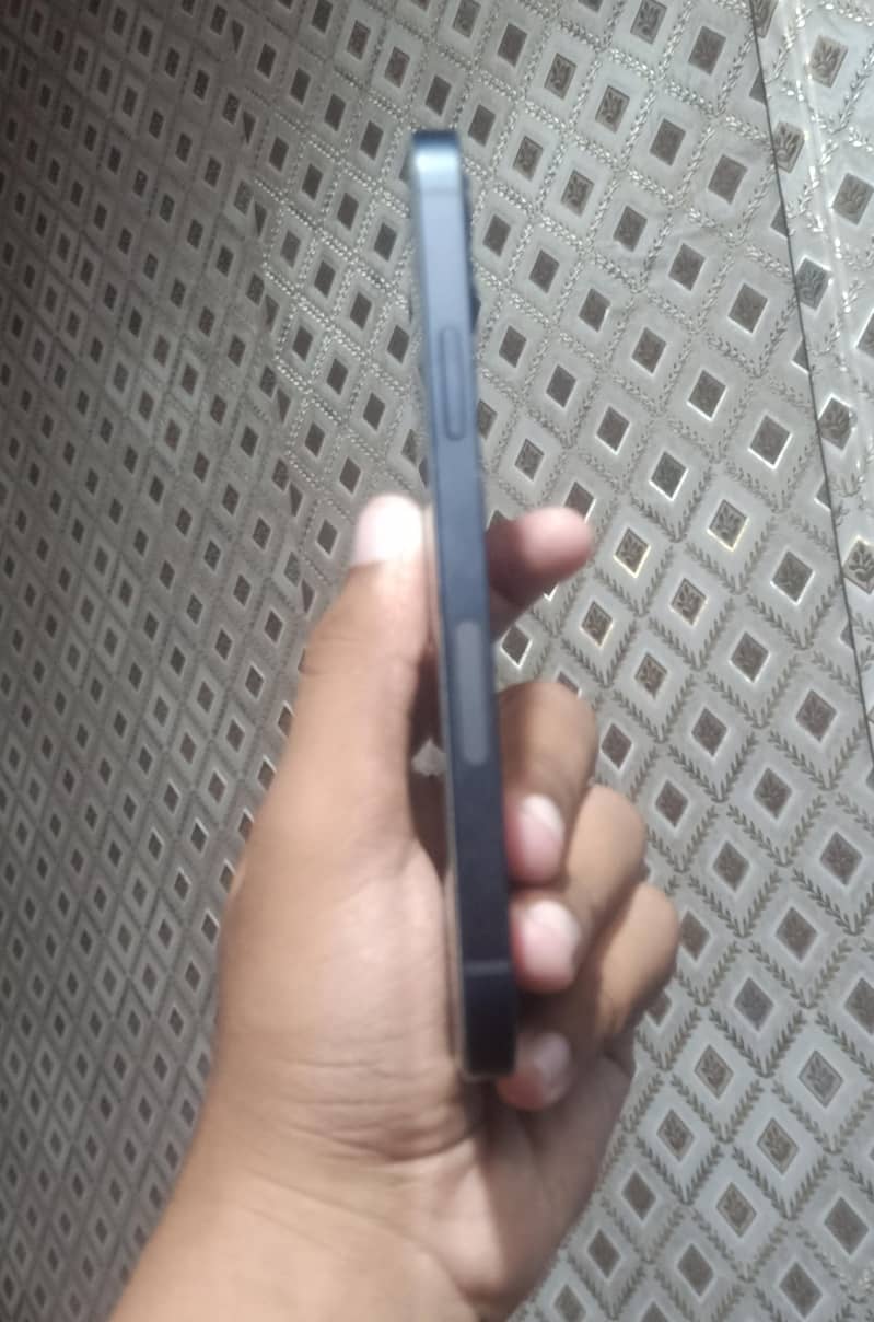 Apple iPhone 12 4