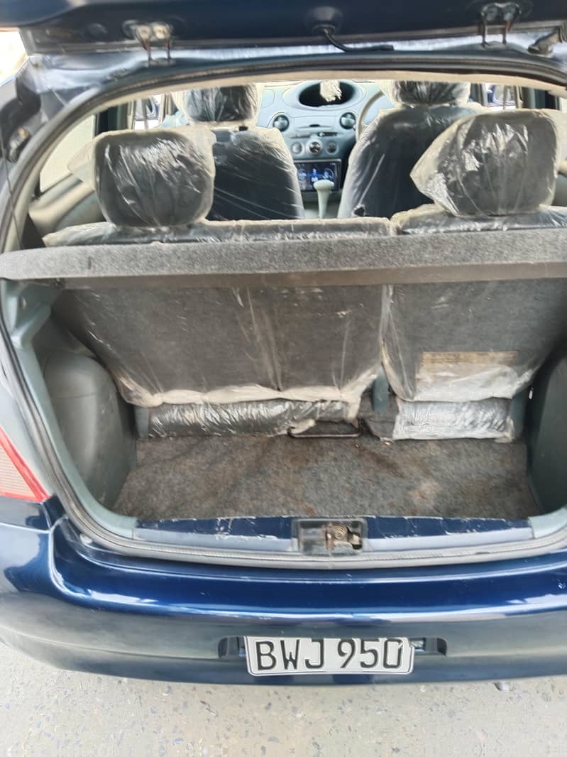 Toyota Vitz 2001 3