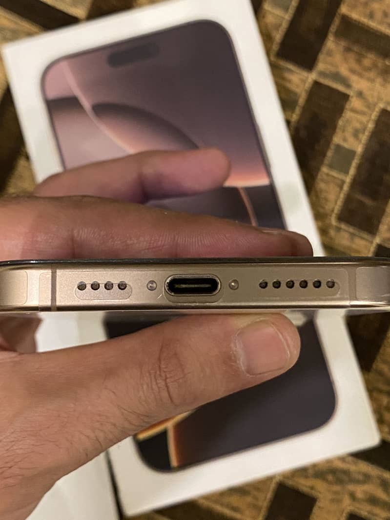 Apple iPhone 16 Pro Max 1