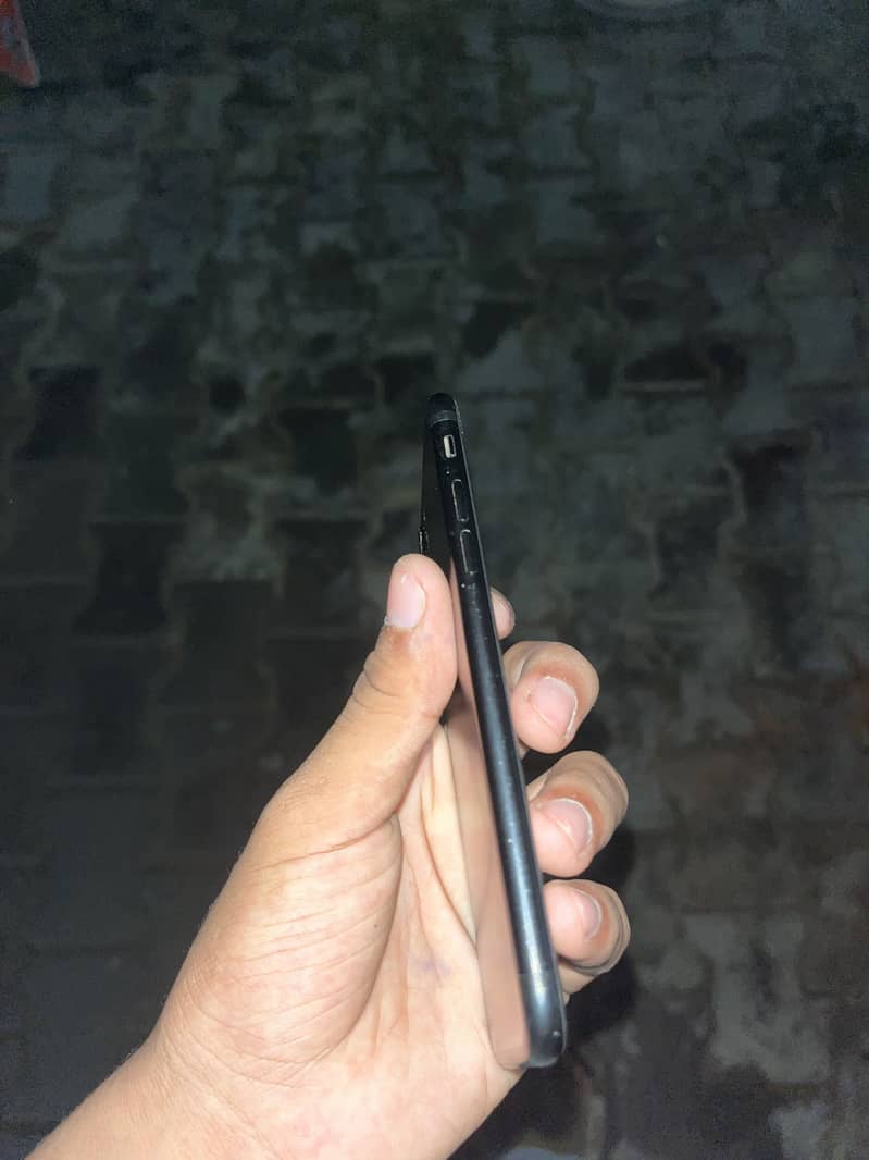 Apple iPhone 7 0