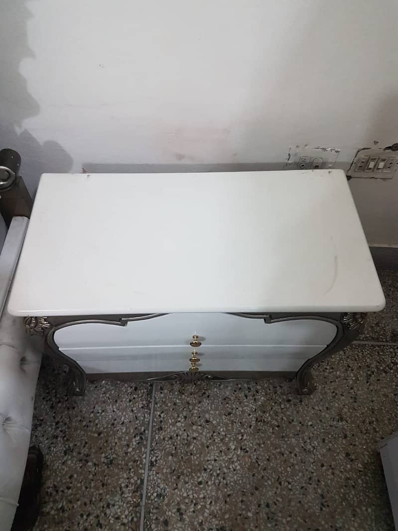 Complete Bedset (bed, dressing table, side table) 7