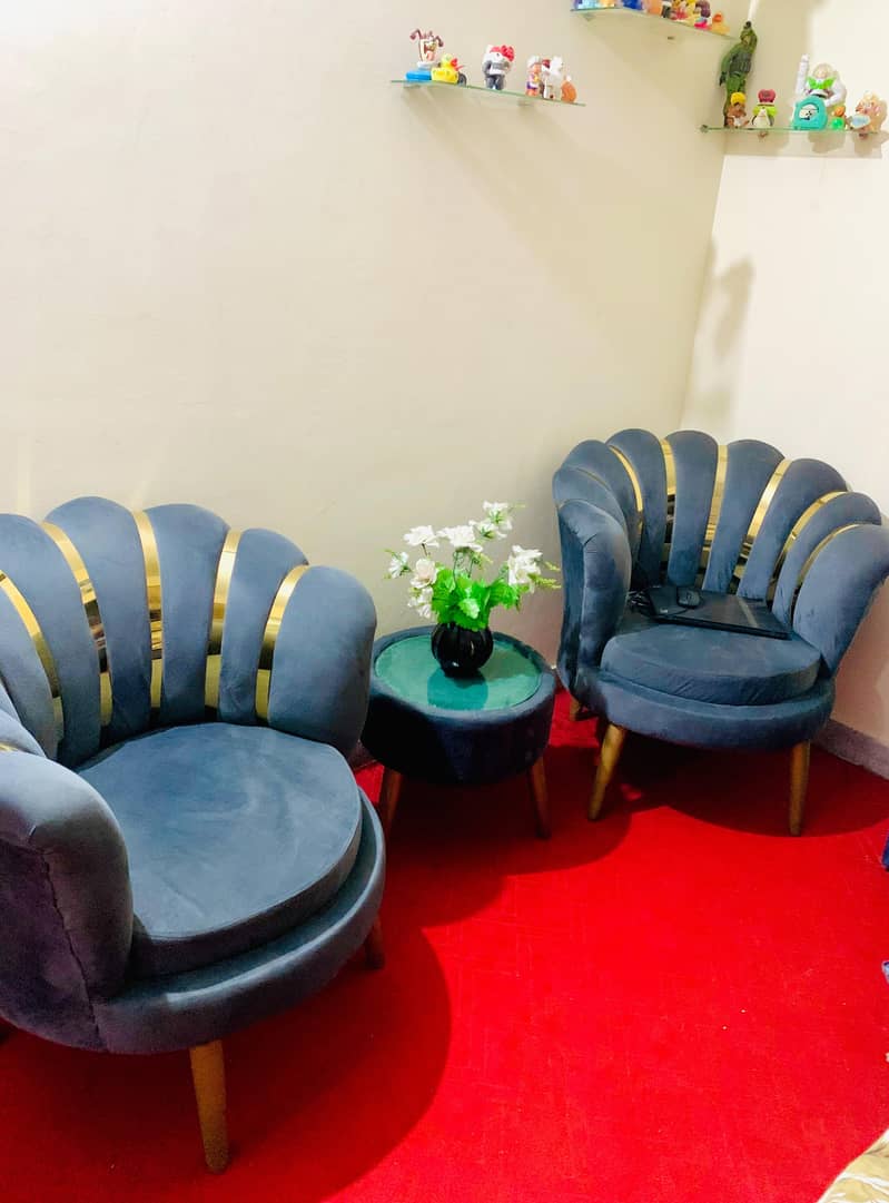 Crown Sofa Chairs 0