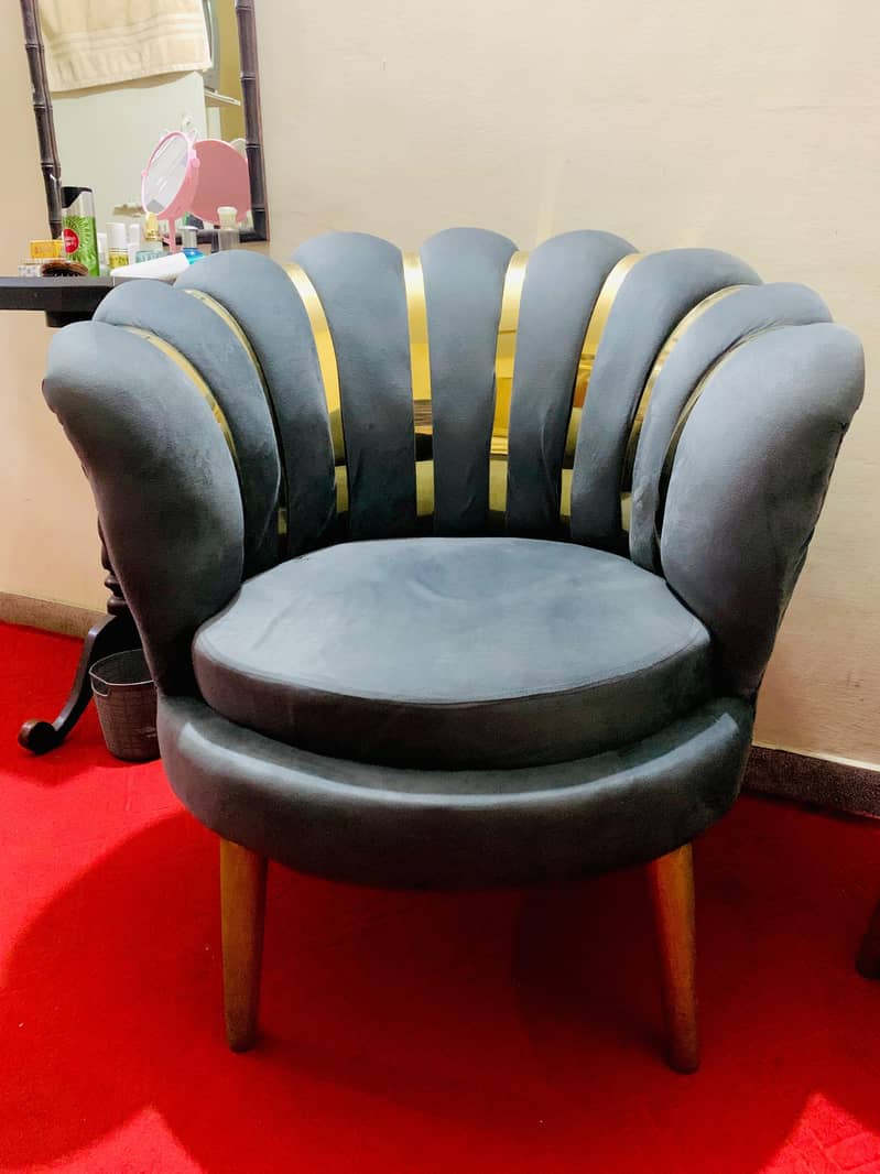 Crown Sofa Chairs 1