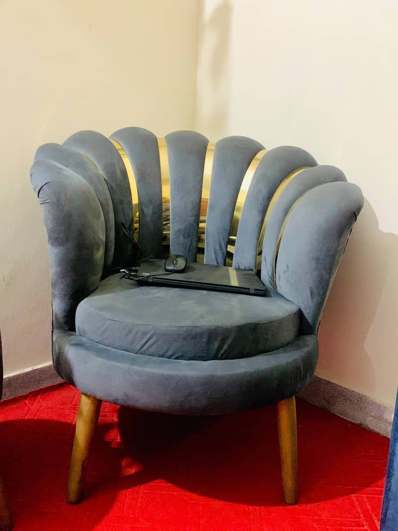 Crown Sofa Chairs 2