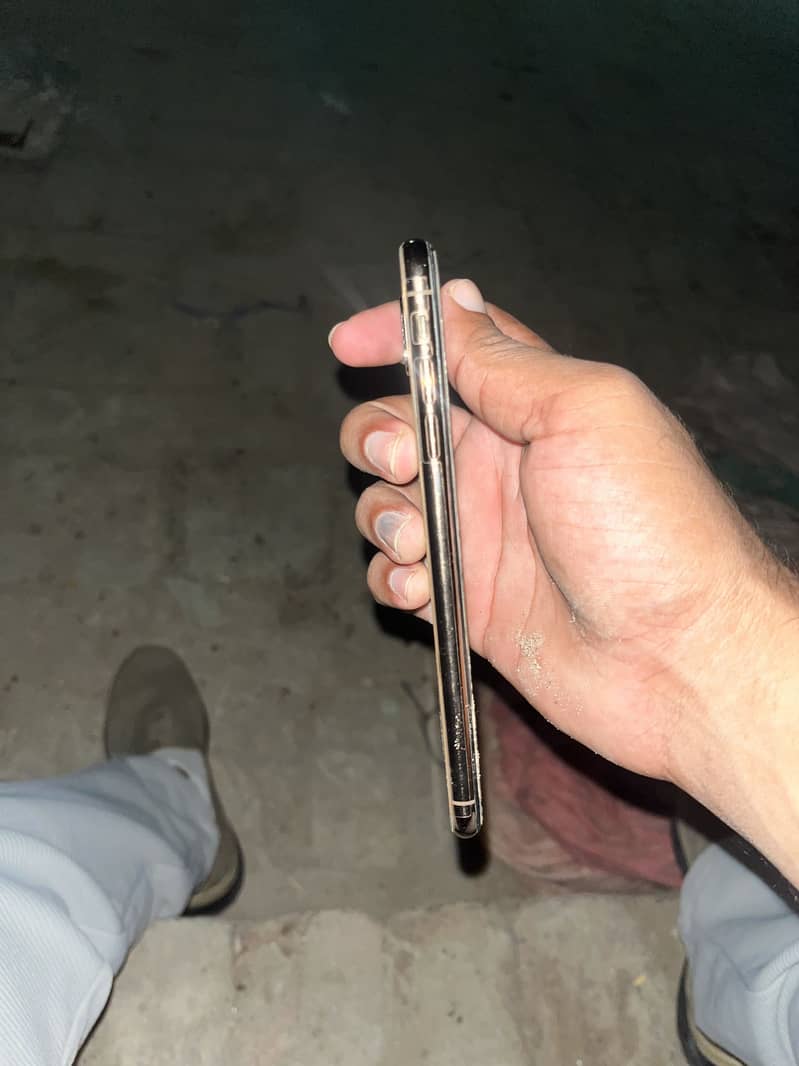 Apple iPhone XS Max 3