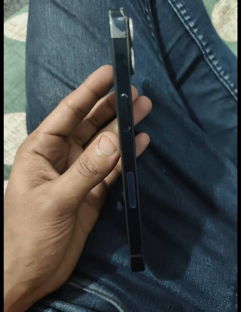 Apple iPhone 13 1