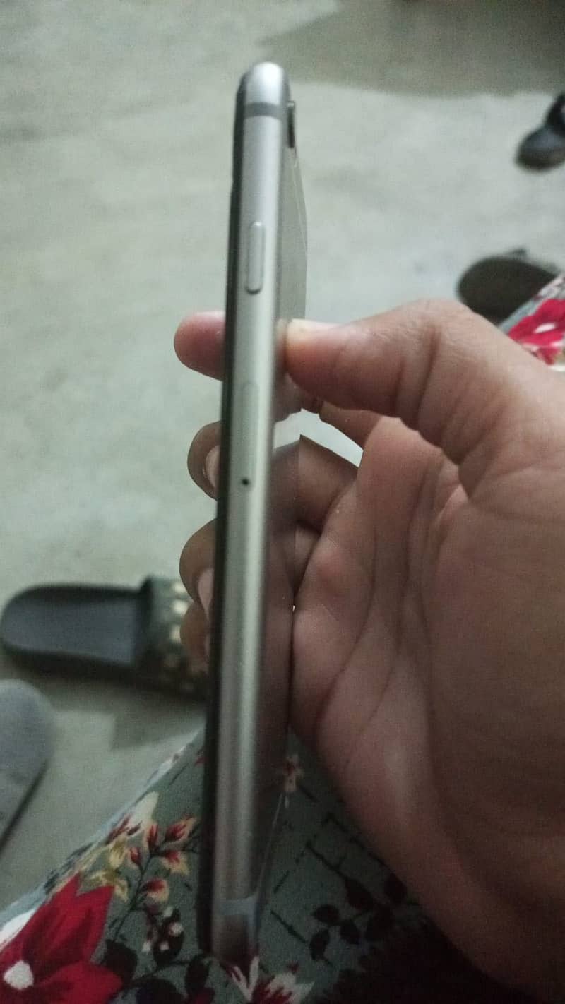 Apple iPhone 6S 1