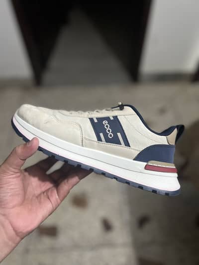Shoes sneakers