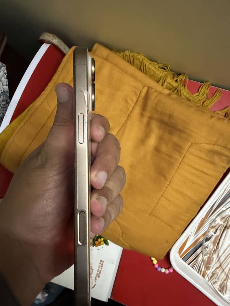 Apple iPhone 16 Pro Max 5
