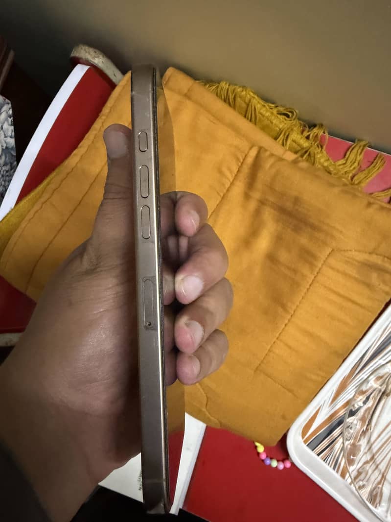 Apple iPhone 16 Pro Max 7