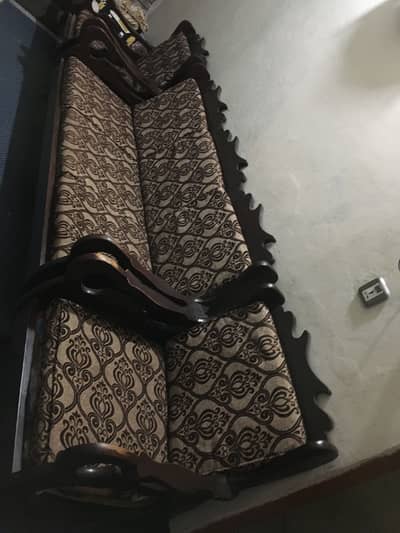 Chinioti sheesham 5 seater sofa set used like new.