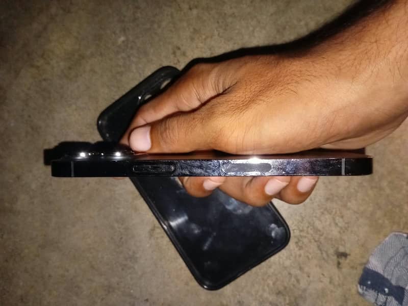 Apple iPhone 13 Pro 3
