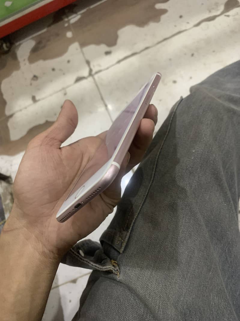 Apple iPhone 7 Plus 2
