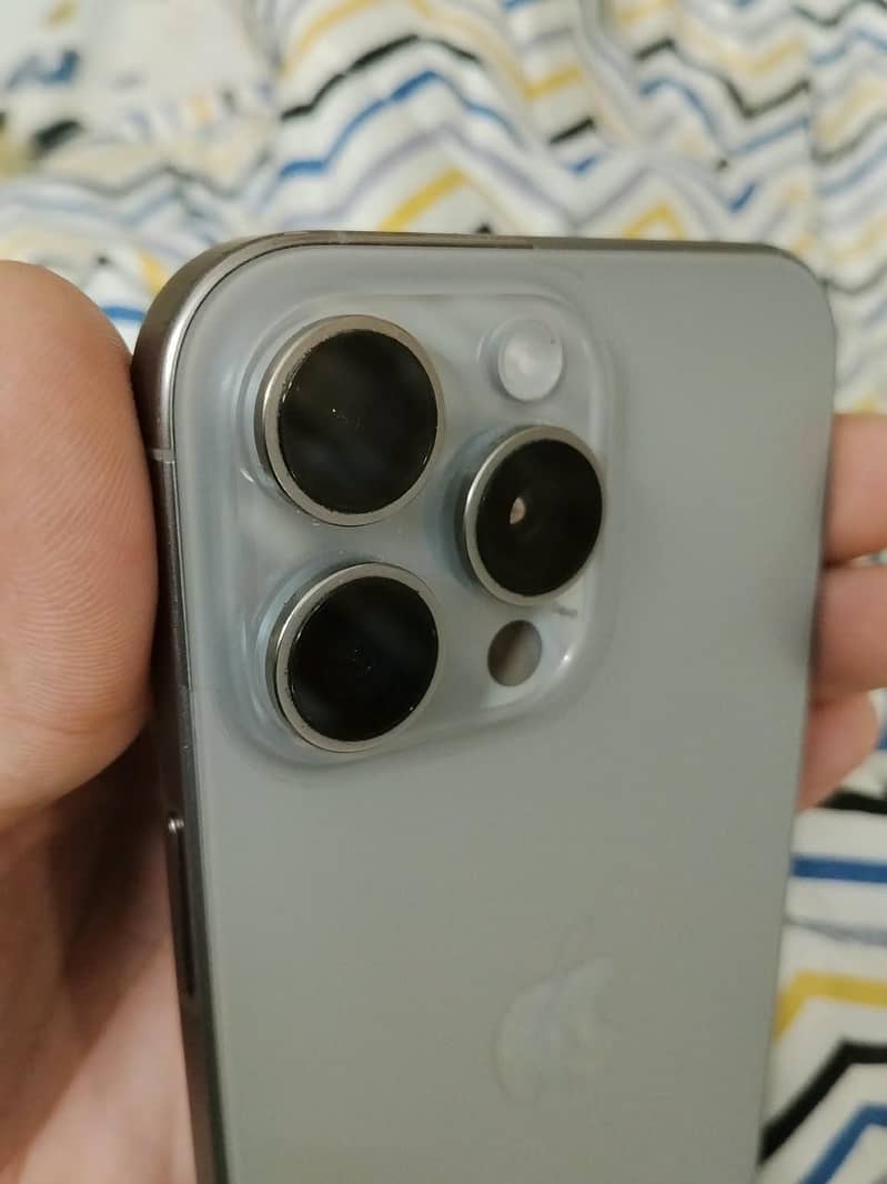 iPhone 16 pro max 4