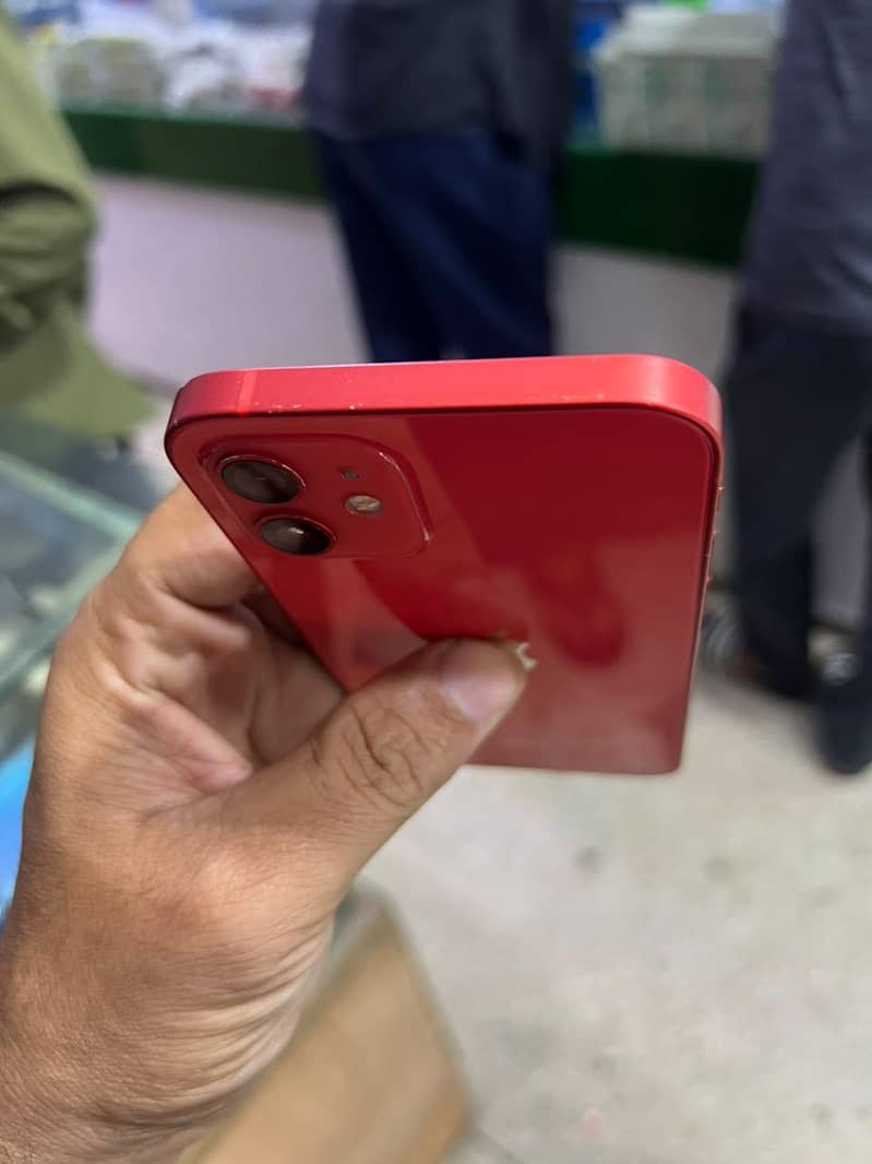 Apple iPhone 12 4