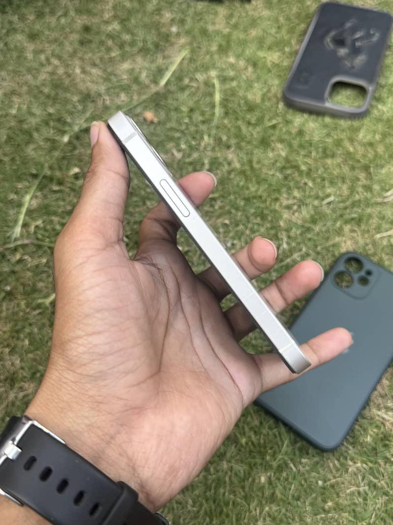 Apple iPhone 12 mini 7