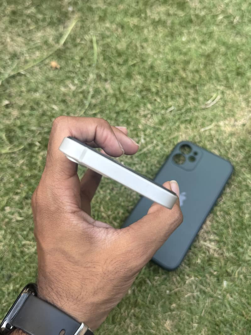 Apple iPhone 12 mini 10