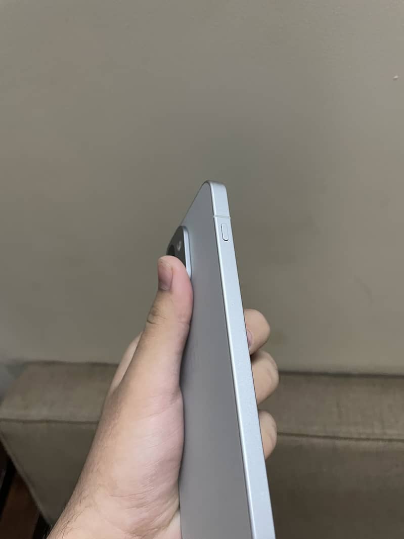 One Plus 13t 16/256 2