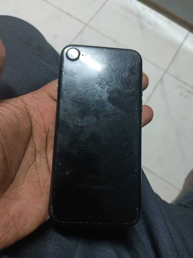 Apple iPhone 7 2