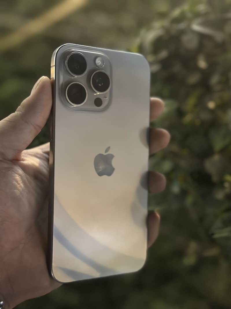 Apple iPhone 15 Pro Max 2