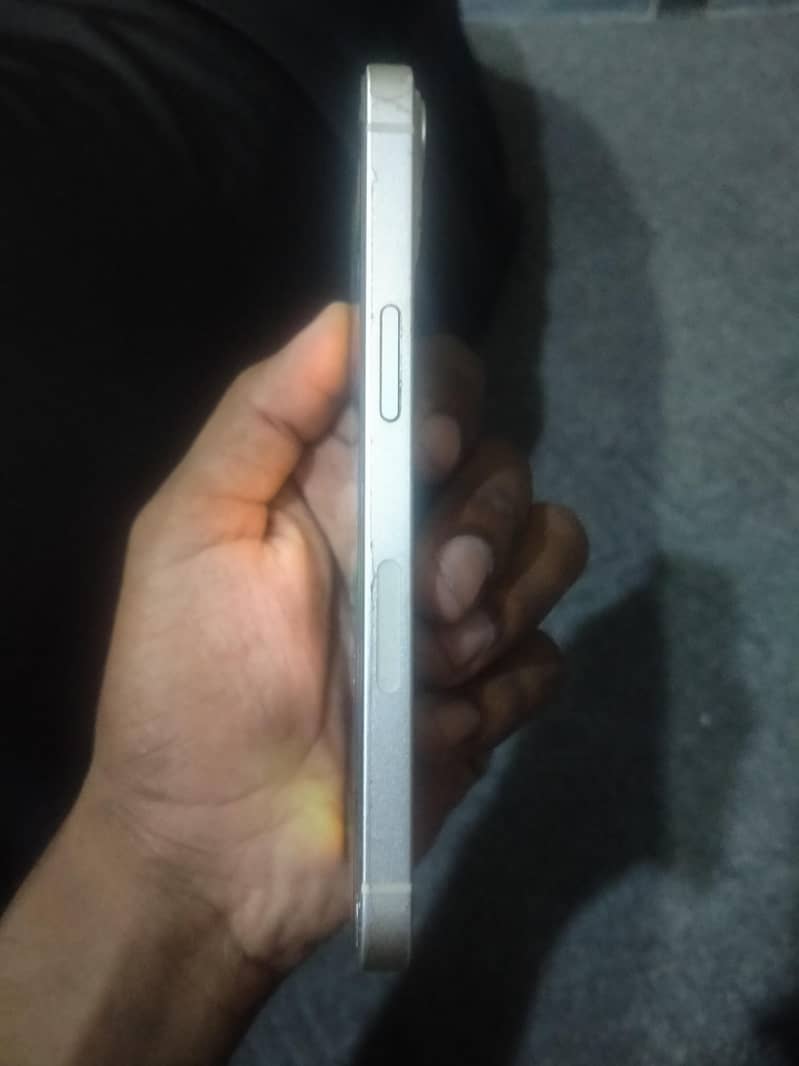 Apple iPhone 13 3