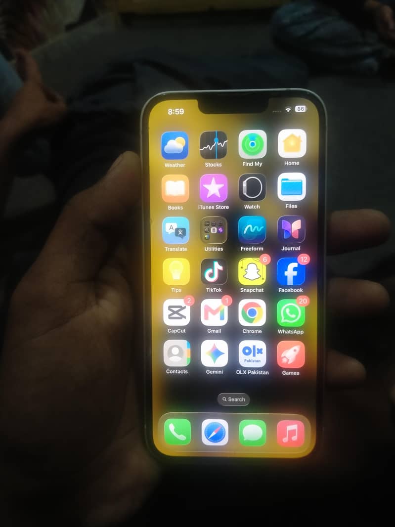 Apple iPhone 13 4