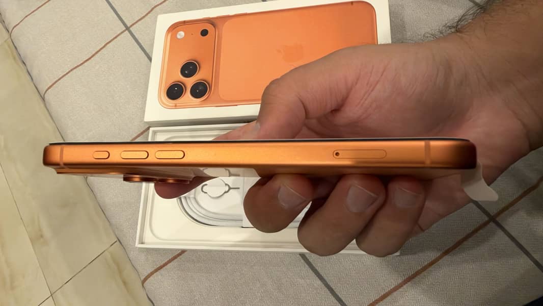 Apple iPhone 17 Pro Max 5