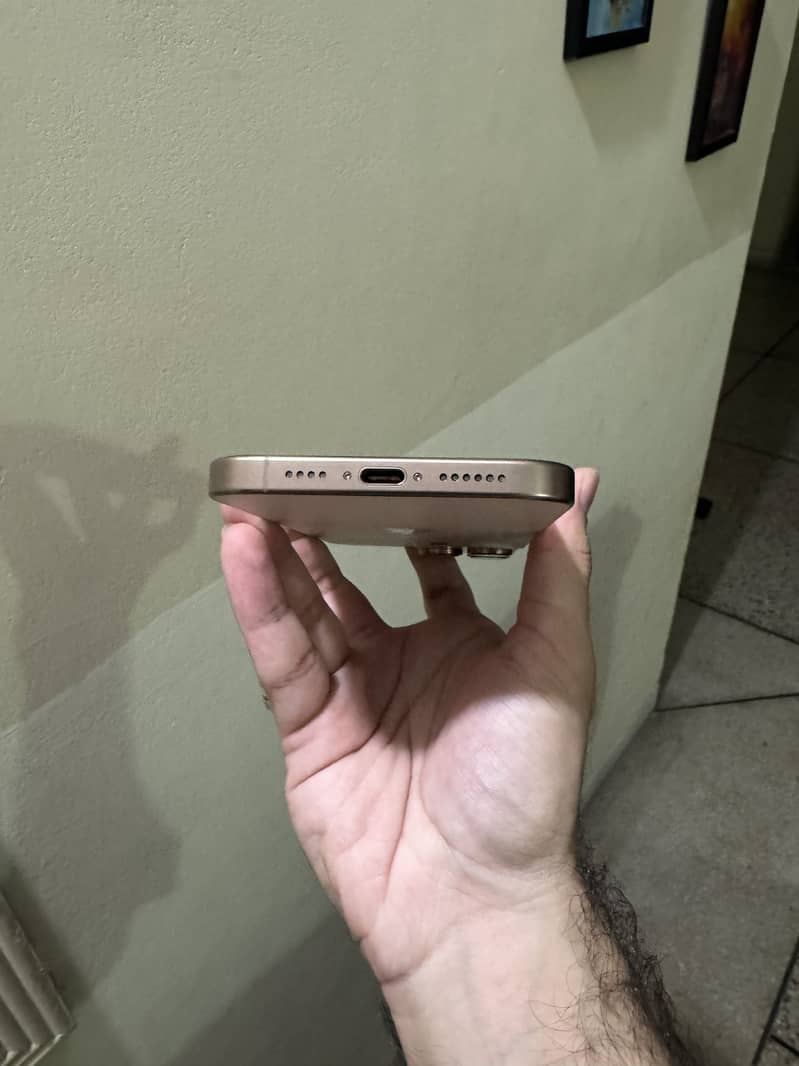 Apple iPhone 16 Pro Max 3