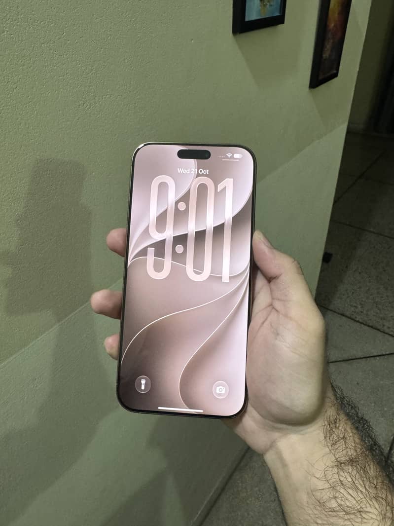 Apple iPhone 16 Pro Max 4