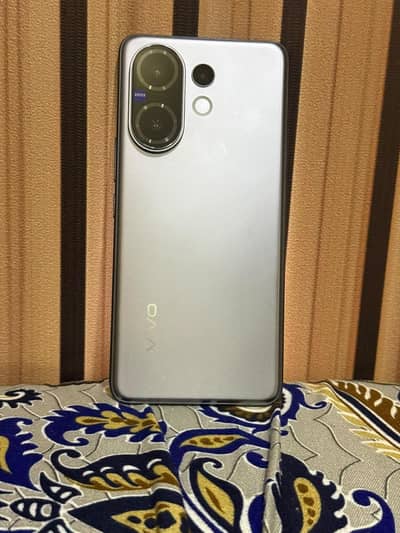 Vivo V60  12gb 256gb black color only phone box and charger missing