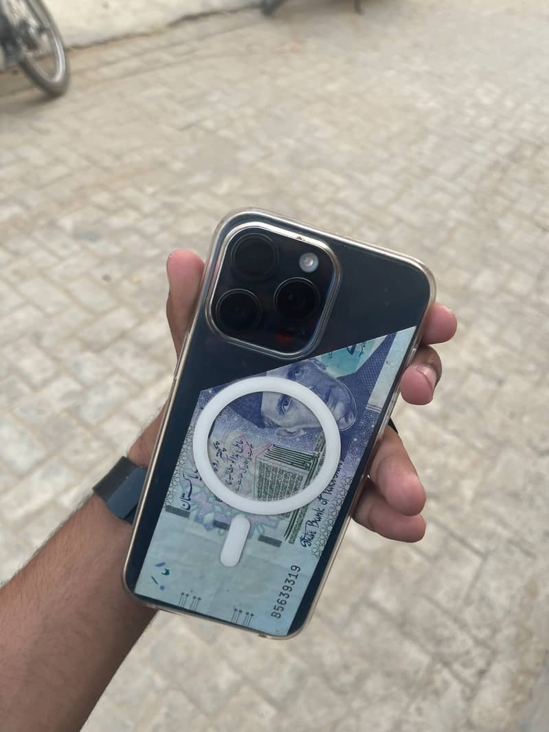 Apple iPhone 15 Pro Max 2