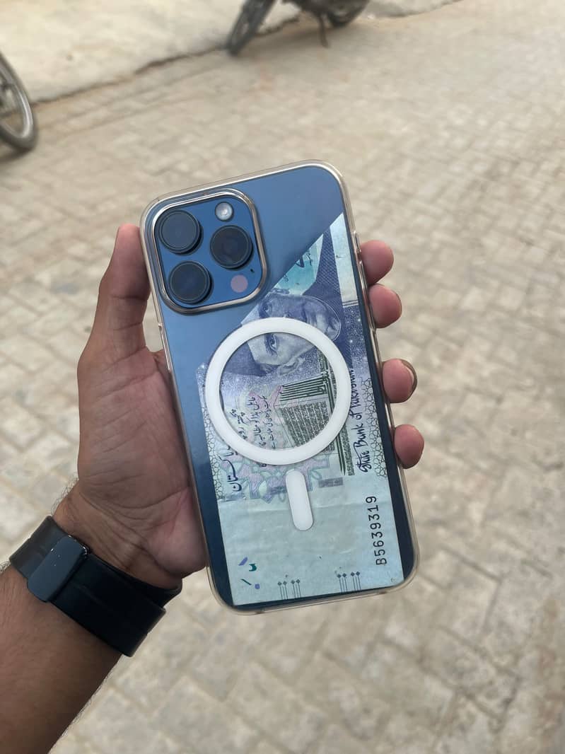 Apple iPhone 15 Pro Max 4