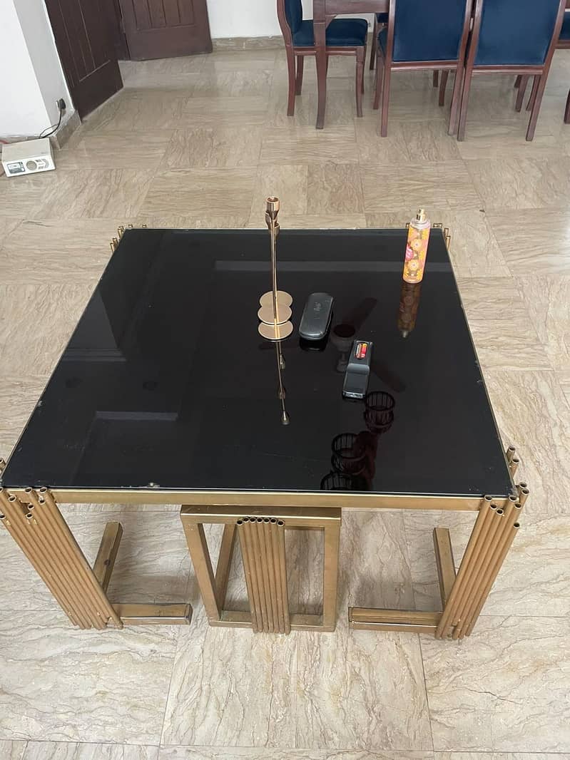 Table with 4 stools 2
