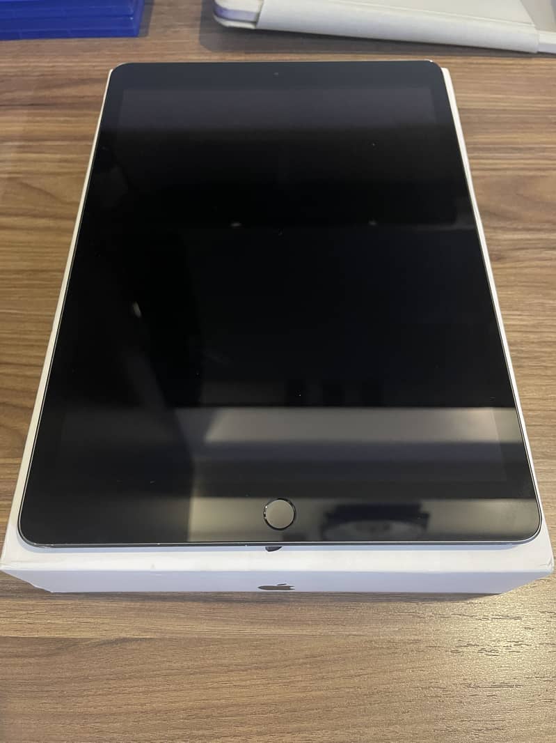 IPAD 8th GENERATION 0