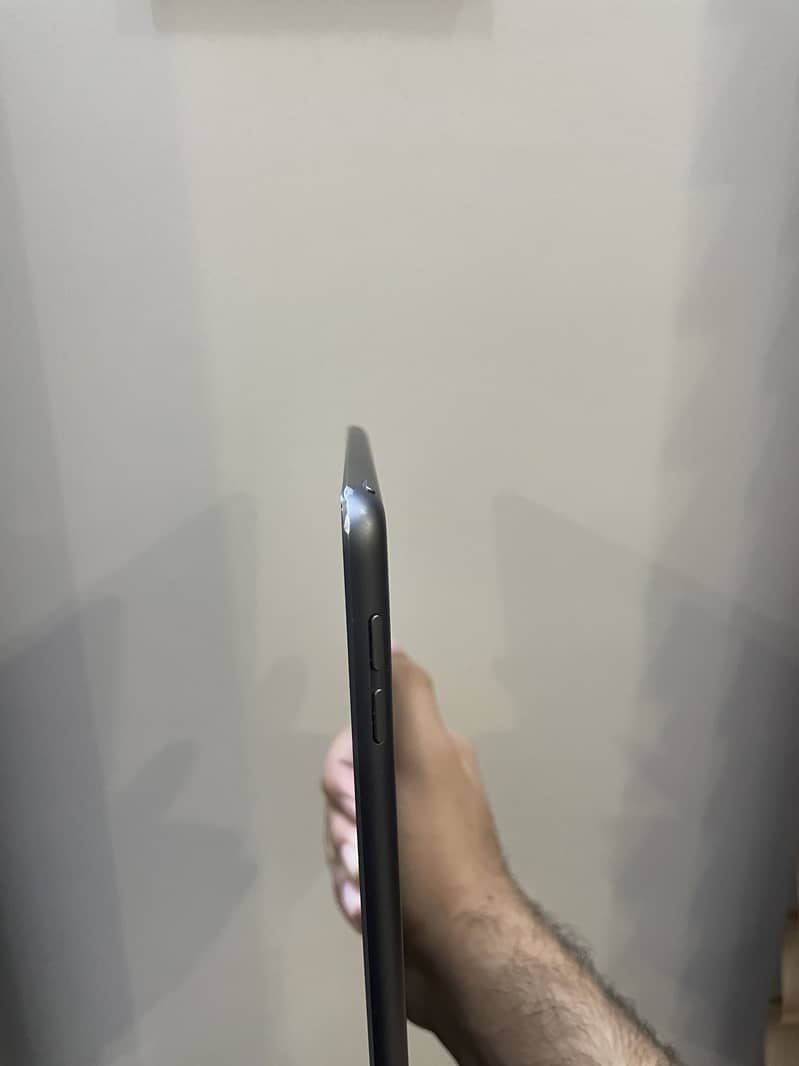 IPAD 8th GENERATION 4
