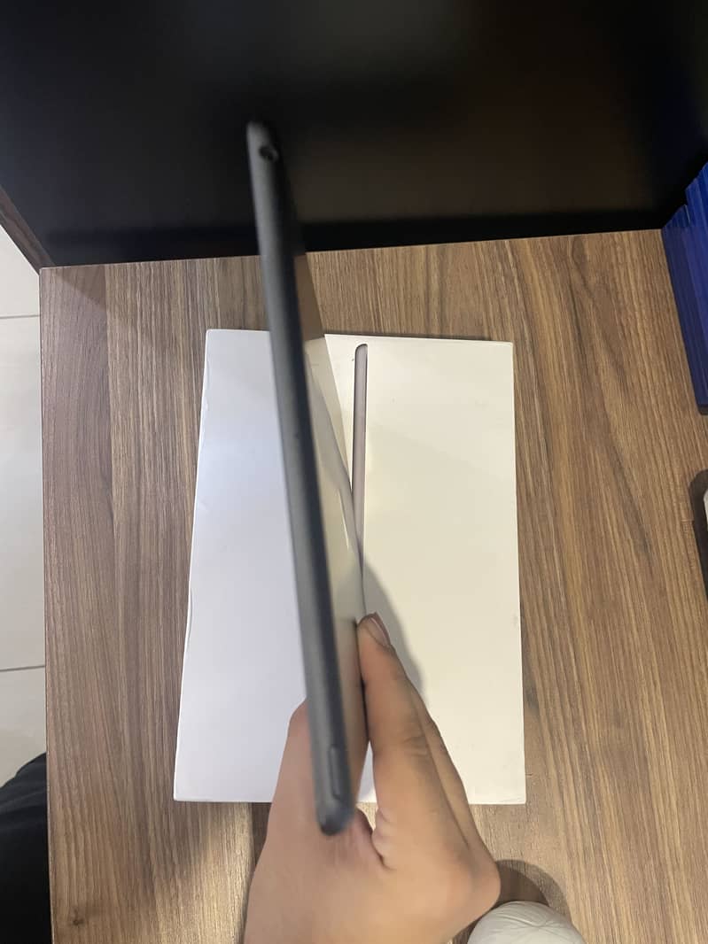 IPAD 8th GENERATION 5