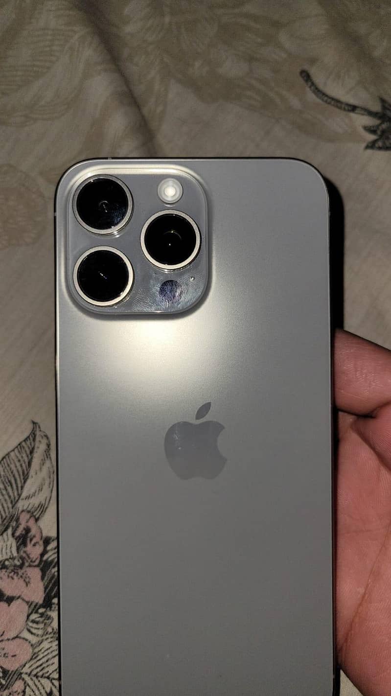 Apple iPhone 15 Pro Max 1