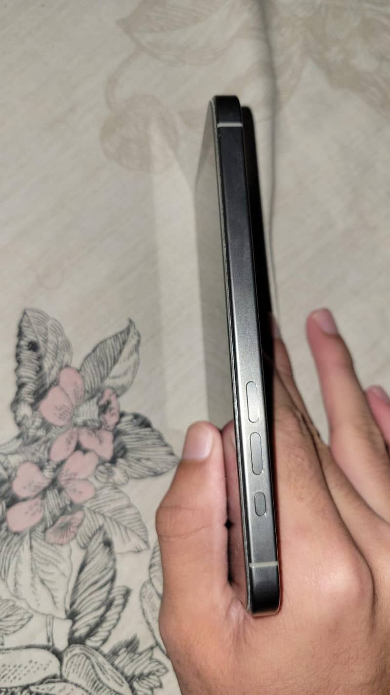 Apple iPhone 15 Pro Max 3