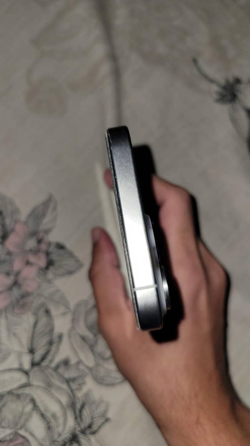 Apple iPhone 15 Pro Max 4