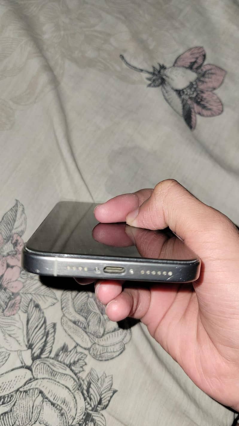 Apple iPhone 15 Pro Max 5