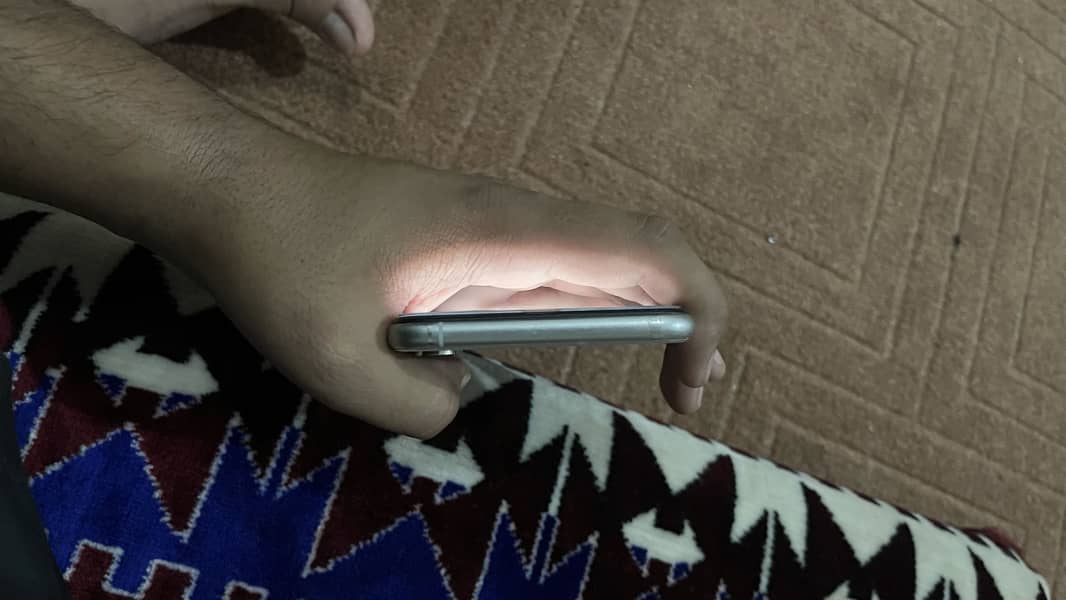 Apple iPhone XS Max 4