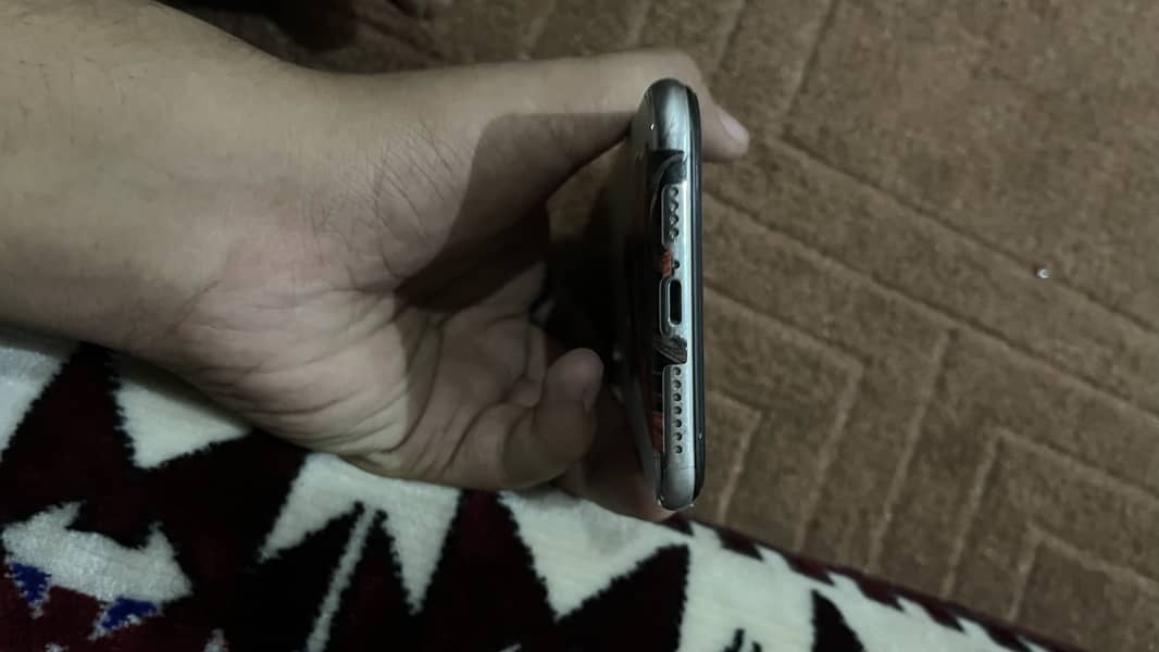 Apple iPhone XS Max 9