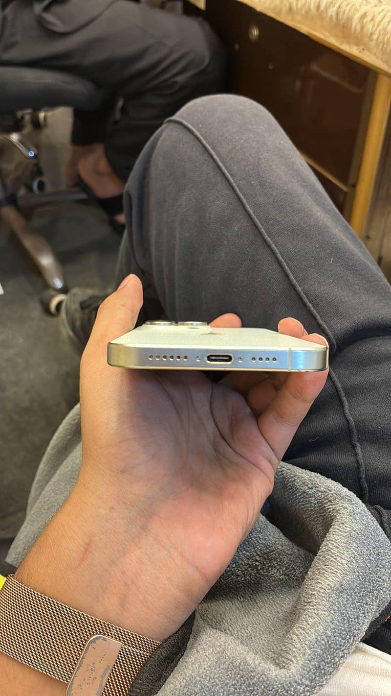 Apple iPhone 15 Pro Max 3