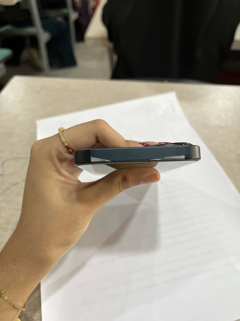 Apple iPhone 13 4