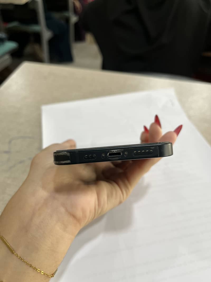 Apple iPhone 13 5