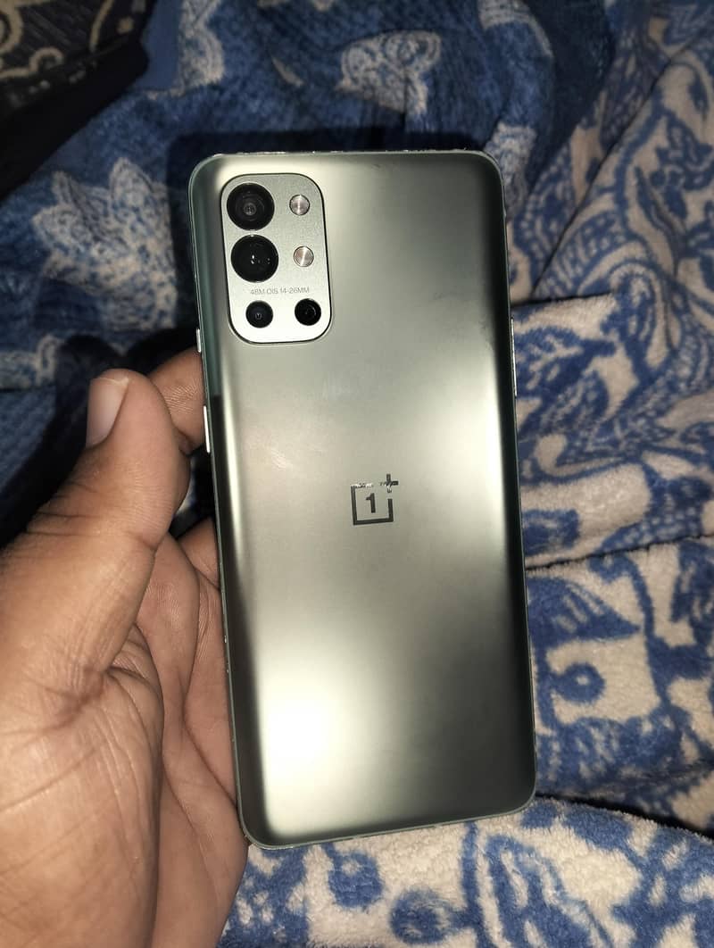 One Plus 9R 1