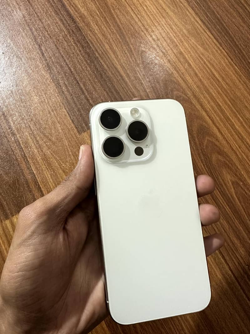 Apple iPhone 15 Pro 0